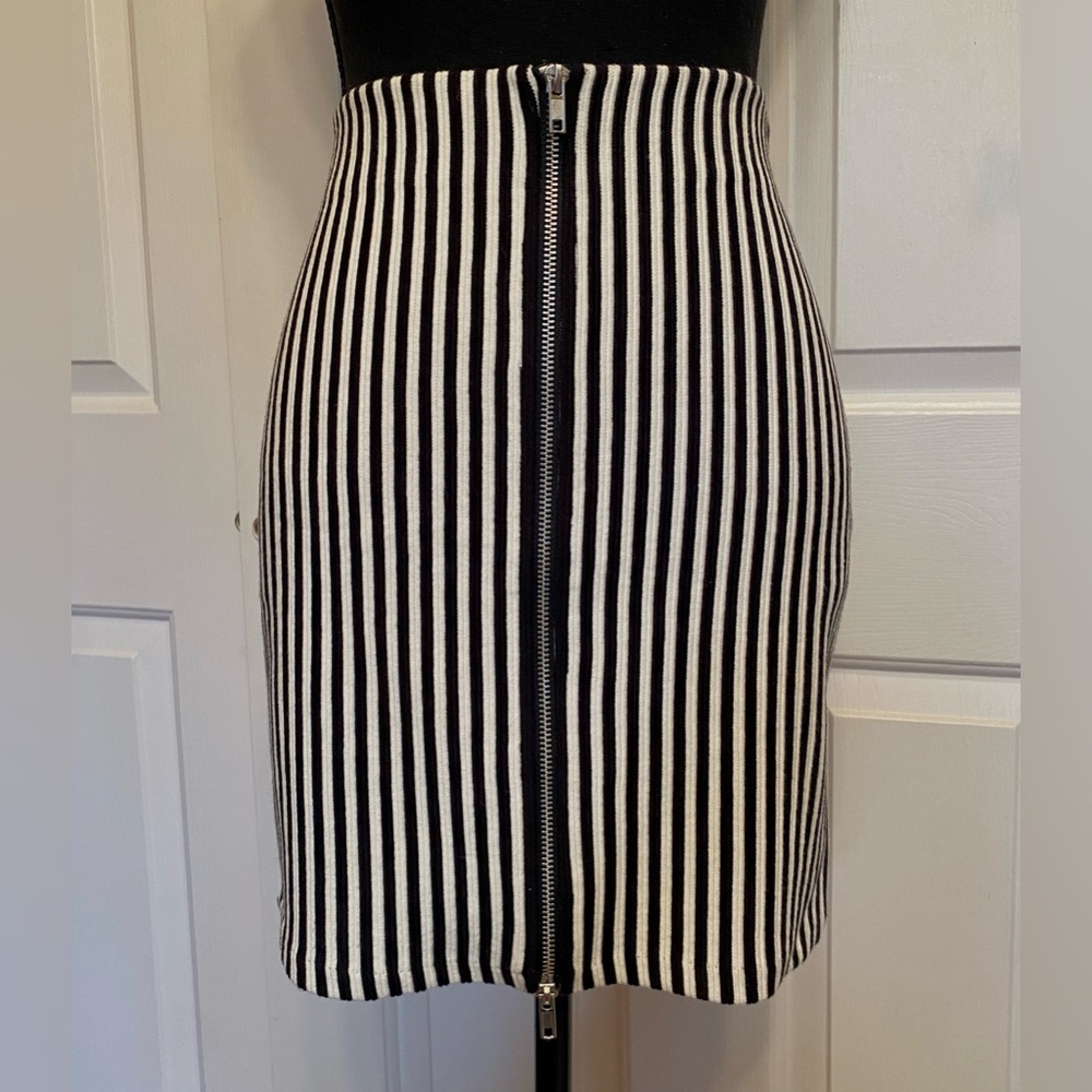 B&W Striped Bodycon Pencil Skirt - Picture 2 of 7